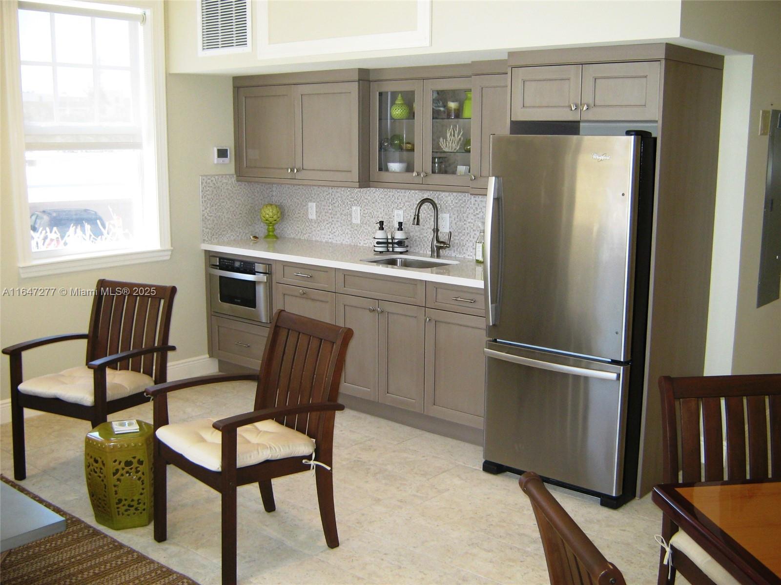 TEQUESTA TOWERS CONDO - Residential