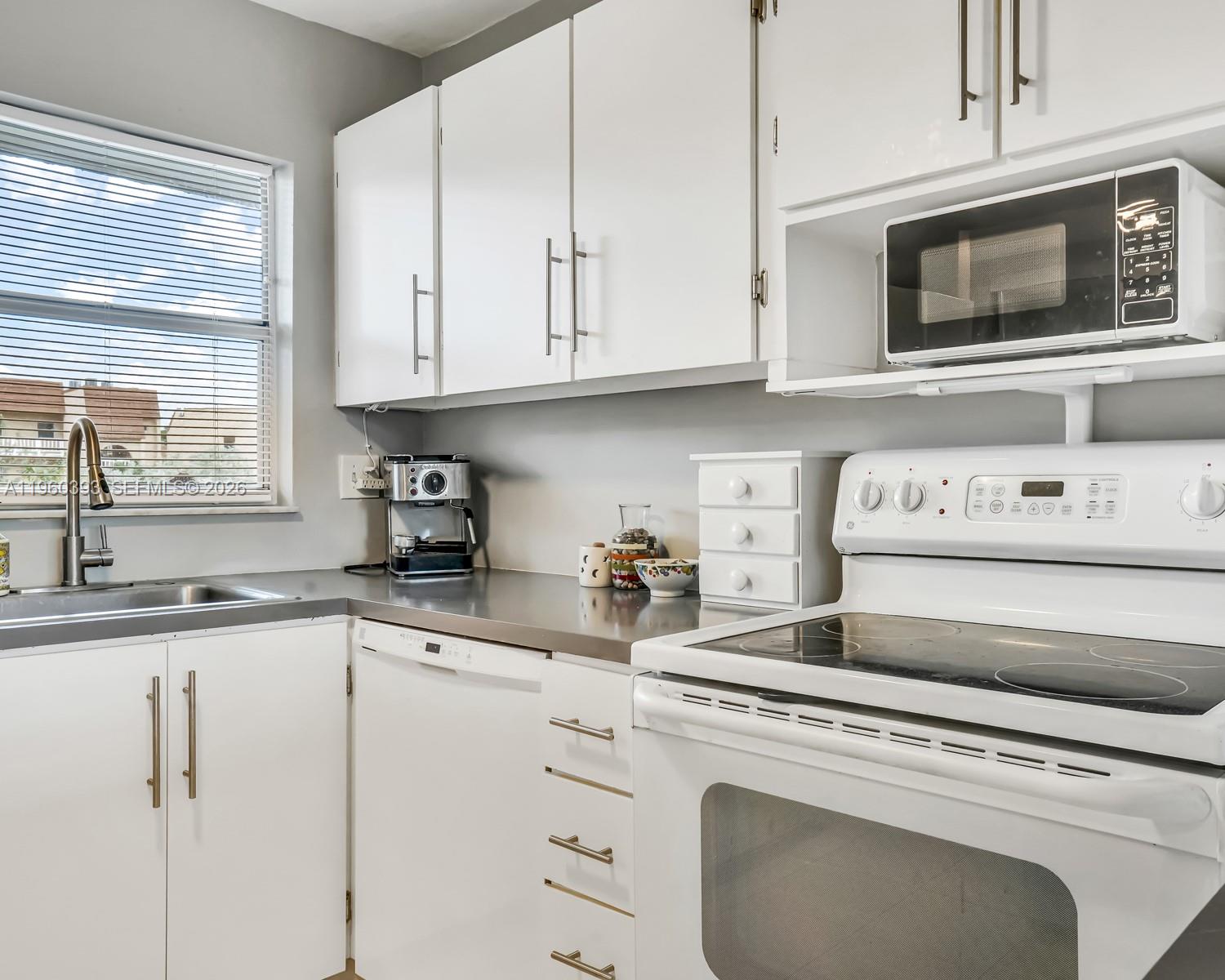 SUNRISE LAKES 84 CONDO - Residential