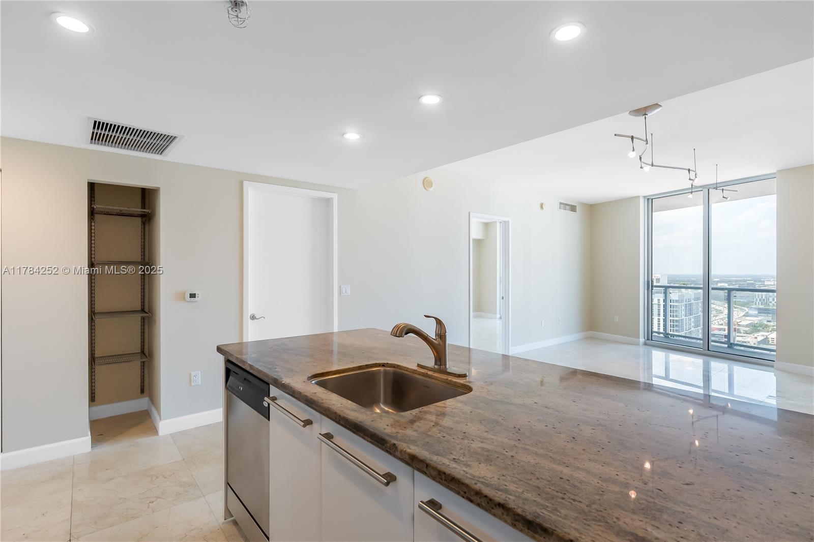 185 SW 7th St 4209