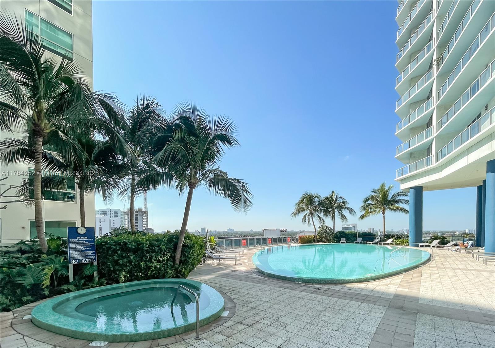 LATITUDE ON THE RIVER - Residential