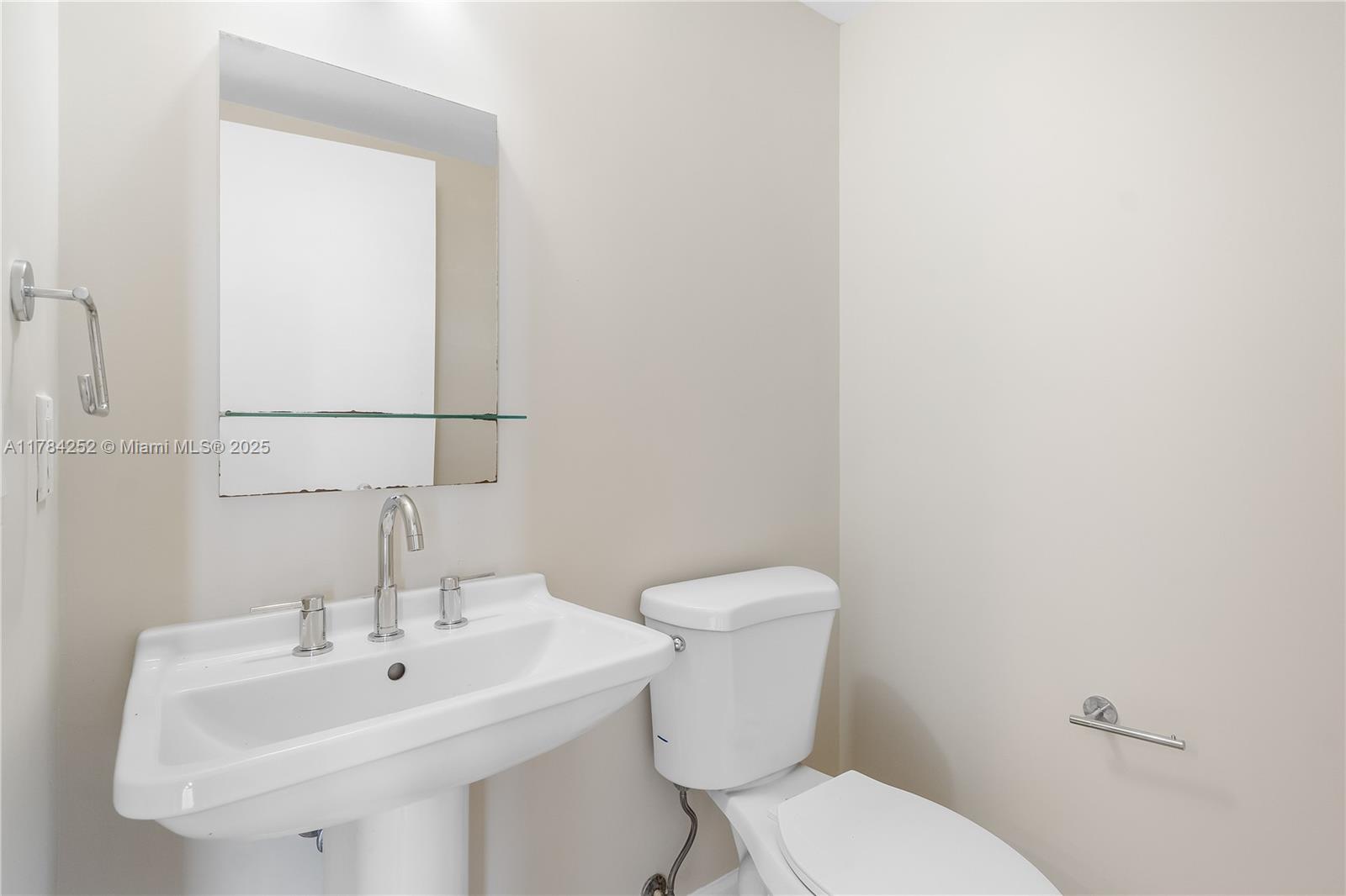 LATITUDE ON THE RIVER - Residential