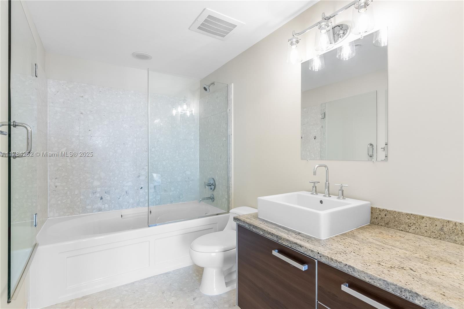 LATITUDE ON THE RIVER - Residential