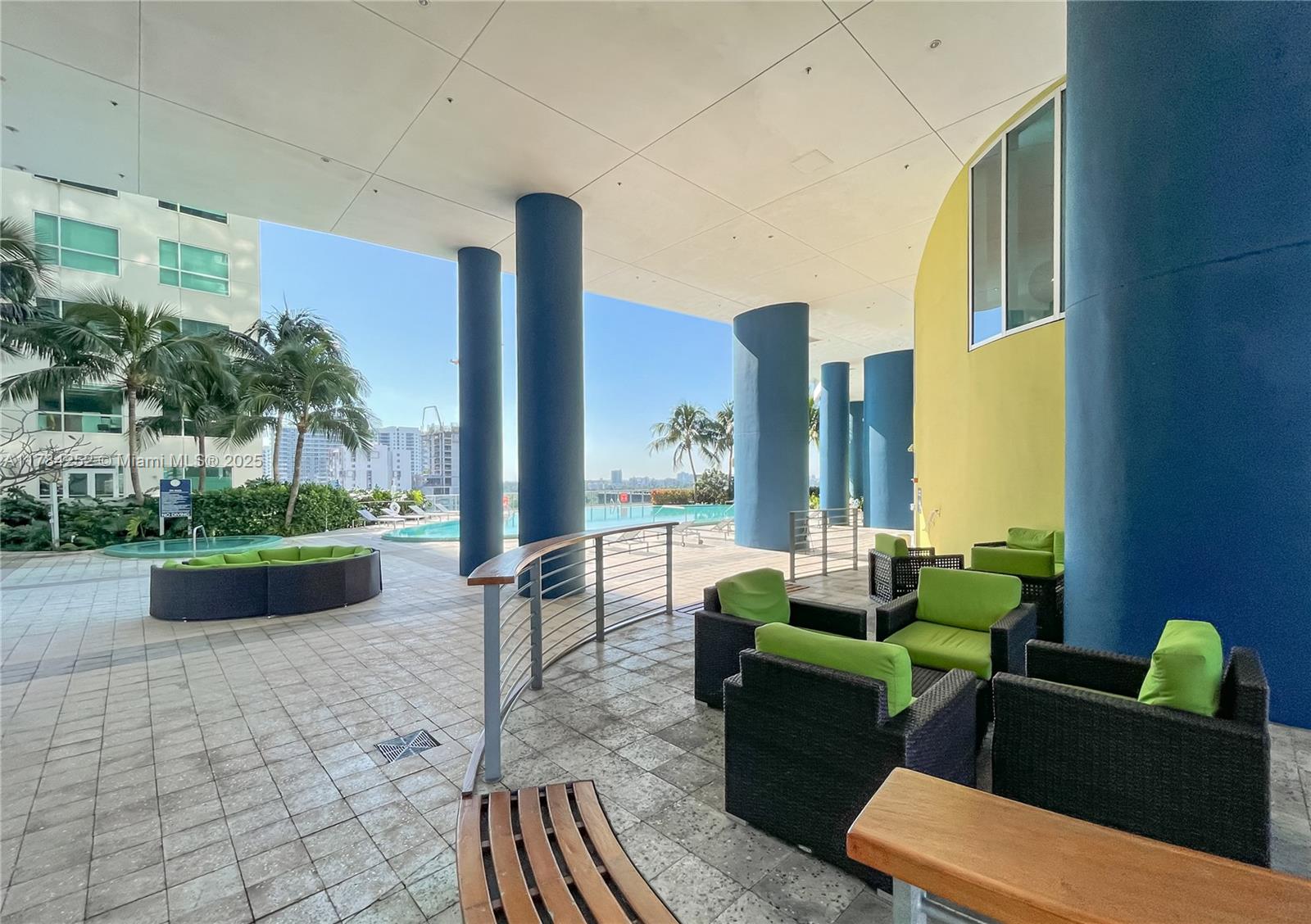 LATITUDE ON THE RIVER - Residential