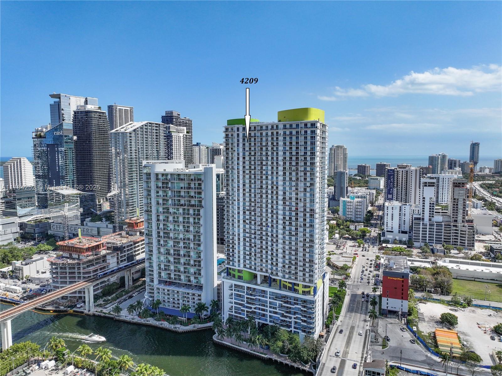 LATITUDE ON THE RIVER - Residential