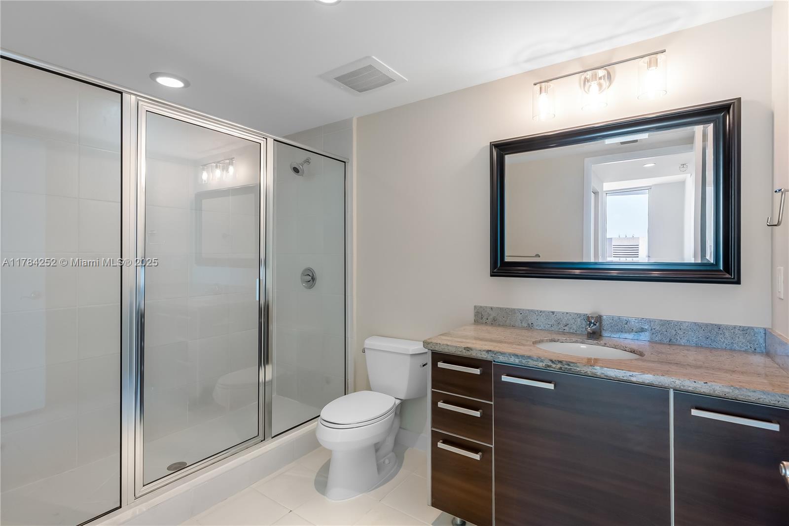 LATITUDE ON THE RIVER - Residential