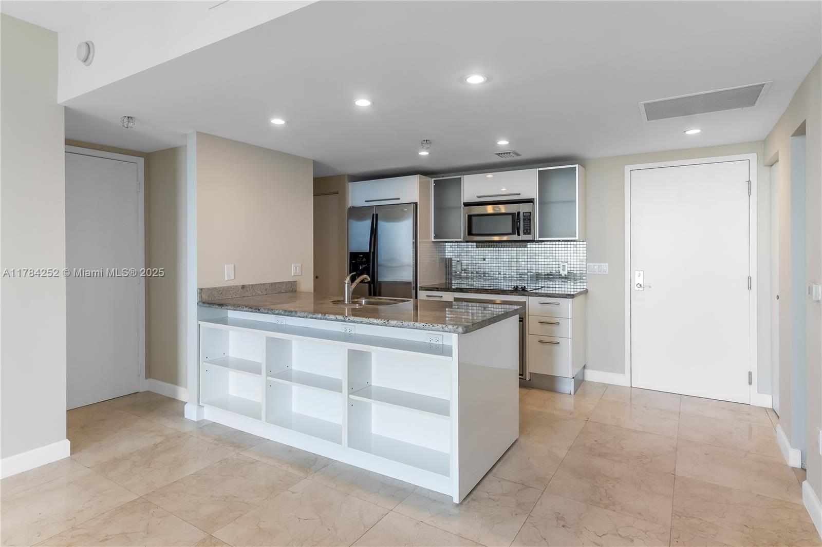 185 SW 7th St 4209