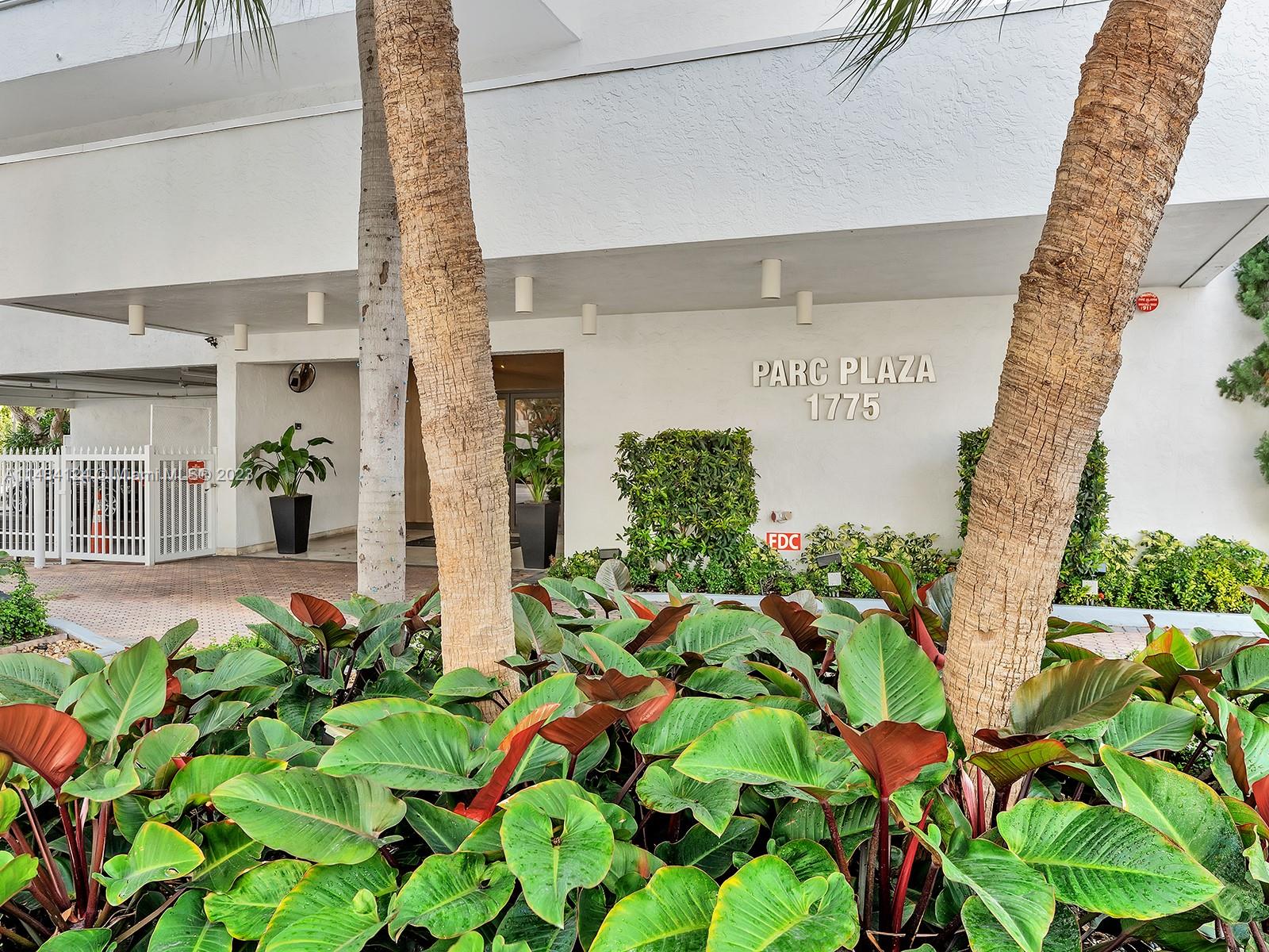 Property for Sale at 1775 Washington Ave 9B, Miami Beach, Miami-Dade County, Florida - Bedrooms: 2 
Bathrooms: 2  - $555,000