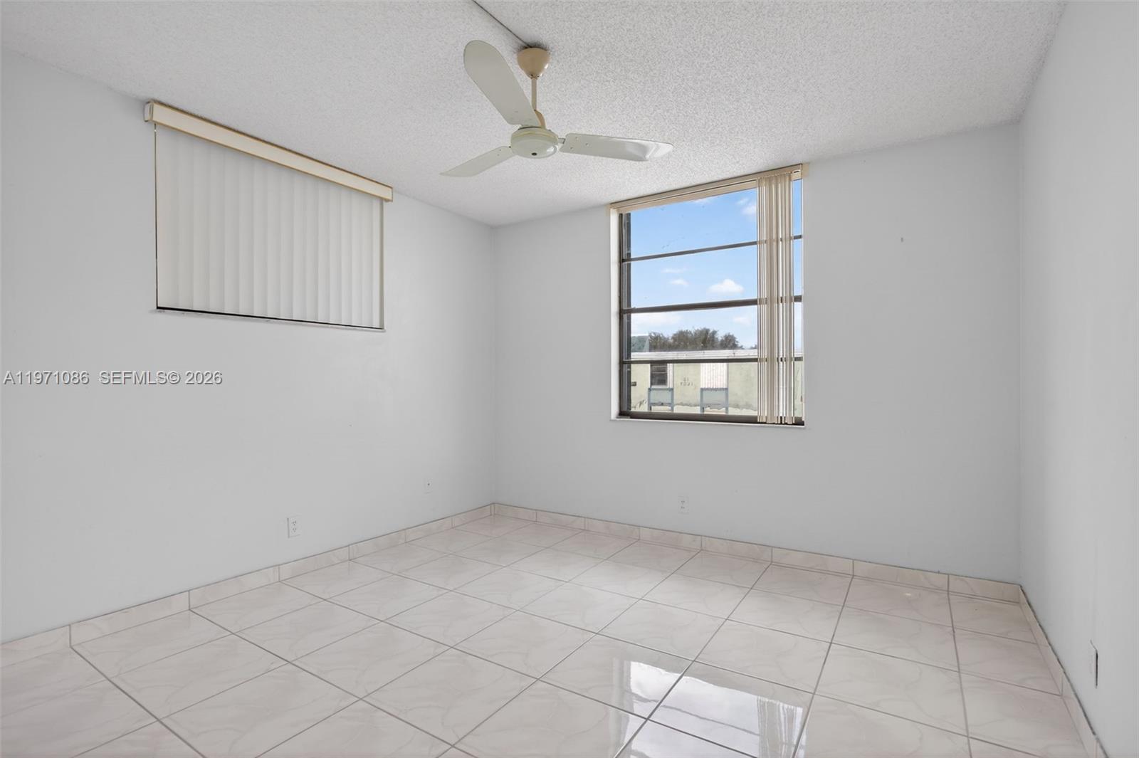 38 OF PALM SPRINGS 3 COND - Residential