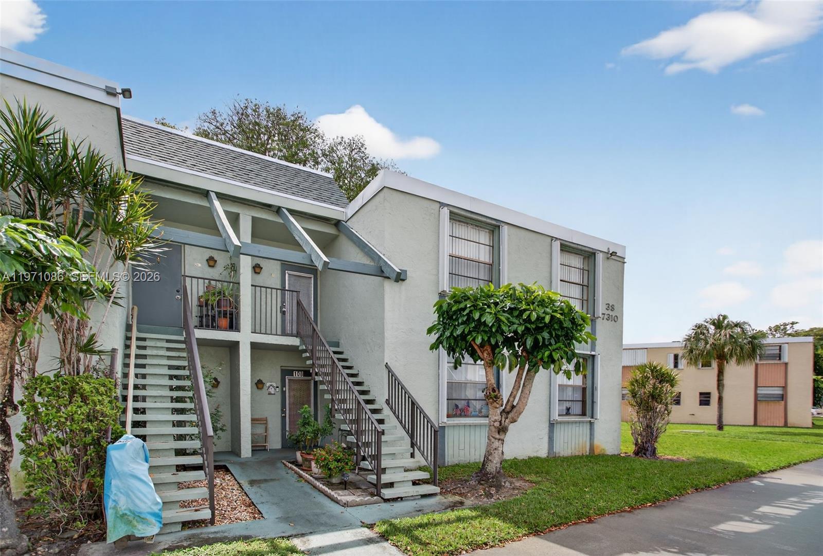 38 OF PALM SPRINGS 3 COND - Residential