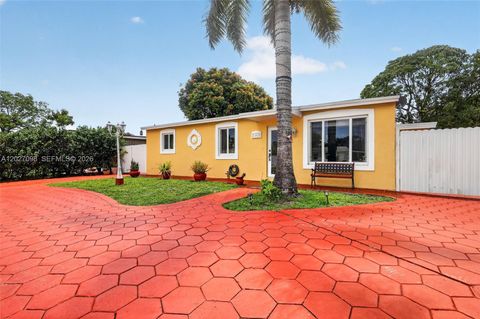 Tiny photo for 1440 N 68th Ave, Hollywood, FL 33024 (MLS # A12027098)