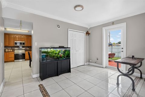 Tiny photo for 1440 N 68th Ave, Hollywood, FL 33024 (MLS # A12027098)