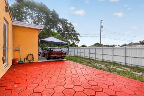 Tiny photo for 1440 N 68th Ave, Hollywood, FL 33024 (MLS # A12027098)
