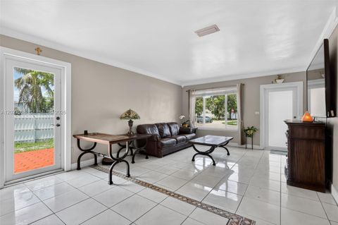 Tiny photo for 1440 N 68th Ave, Hollywood, FL 33024 (MLS # A12027098)