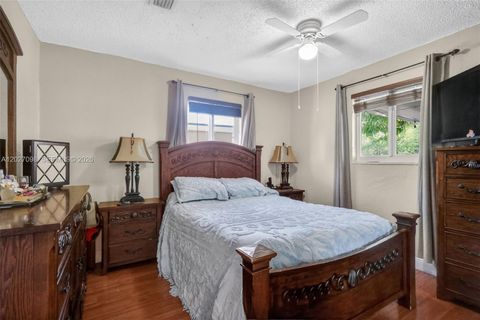 Tiny photo for 1440 N 68th Ave, Hollywood, FL 33024 (MLS # A12027098)