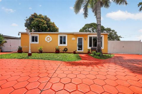 Tiny photo for 1440 N 68th Ave, Hollywood, FL 33024 (MLS # A12027098)