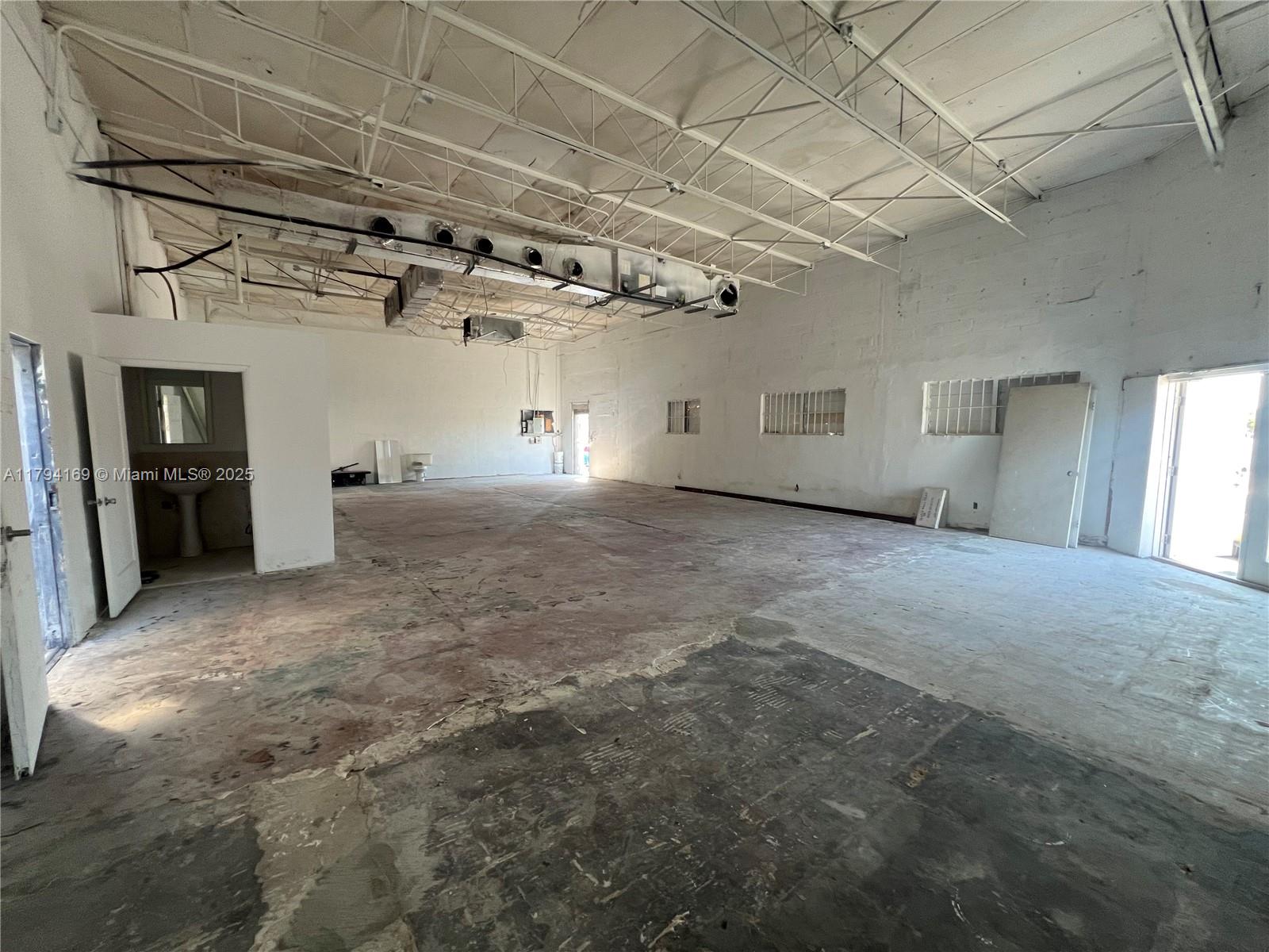 Great opportunity! Discover an exceptional industrial space in the heart of the vibrant Leah Arts District. This 1,728-square-foot warehouse features high ceilings and an open-concept layout, with four entrances that provide flexible access and functionality. It is designed for efficiency and convenience, suitable for storage, distribution, or light manufacturing. The expansive floor plan has a high clearance, allowing for tall racking or equipment. The durable concrete flooring and steel structure make it ideal for heavy-duty use. The property also includes two private bathrooms and an outdoor storage area for additional space.
The building is situated in the heart of Hialeah, directly across from the famous shopping center, Flamingo Plaza.