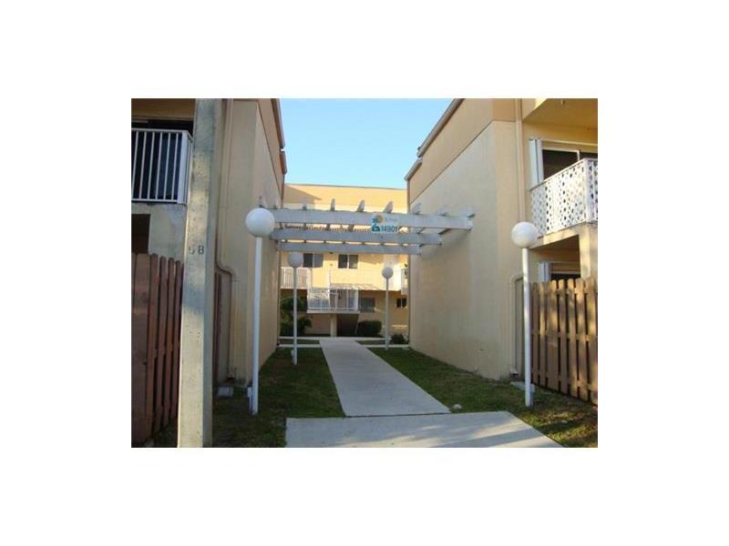 VERY NICE 1 BED 1 BATH FEATURING TILE TILE TROUGHOUT, UPDATED BATHROOM AND KITCHEN..CLOSE TO SHOPPING CENTER OWNER MOTIVATED!