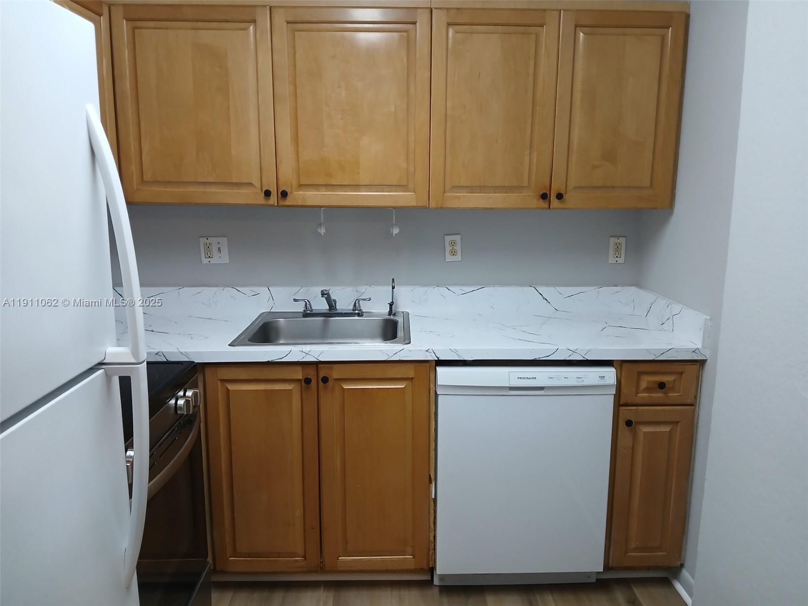 THE FOUNTAINS OF FONTAINE - Residential Lease