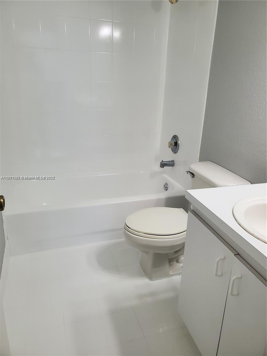 THE FOUNTAINS OF FONTAINE - Residential Lease