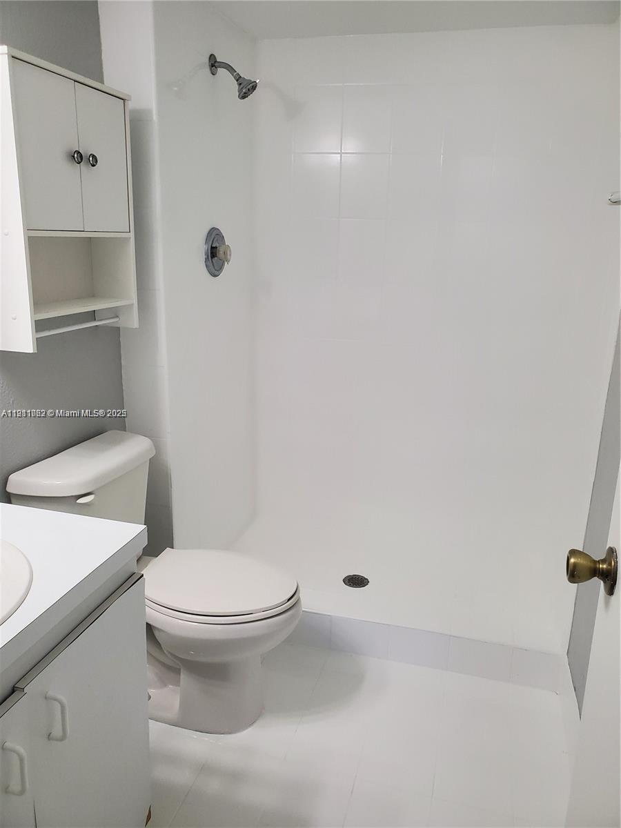 THE FOUNTAINS OF FONTAINE - Residential Lease