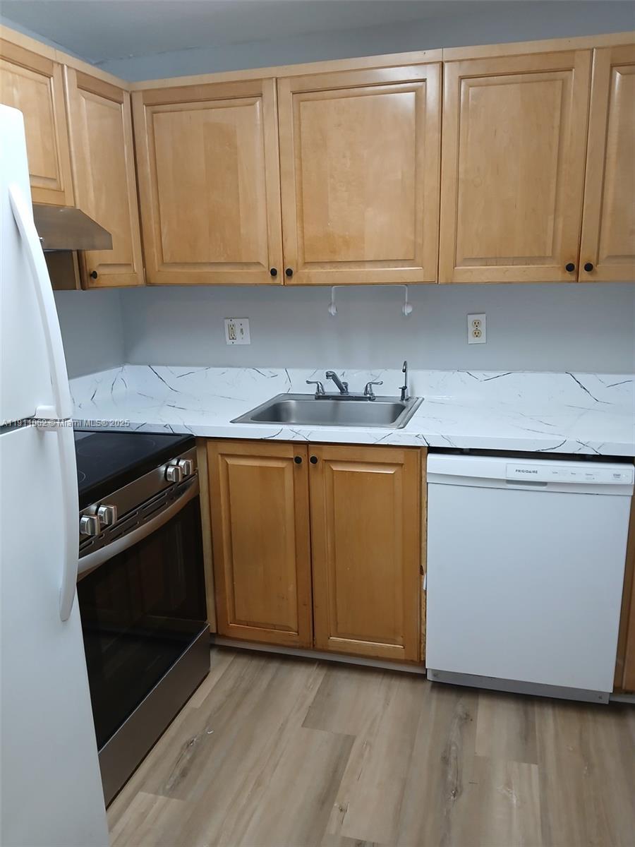 THE FOUNTAINS OF FONTAINE - Residential Lease