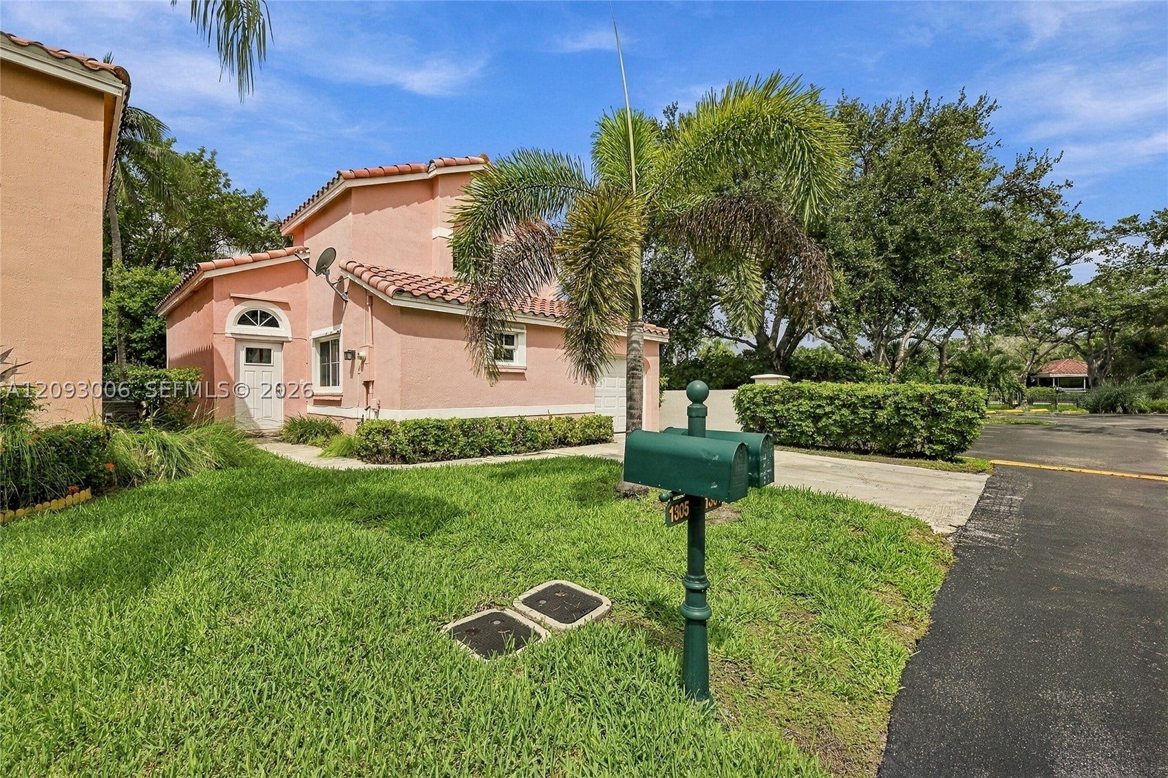 View photos, virtual tours, details... 1301 SE 5th Ct
