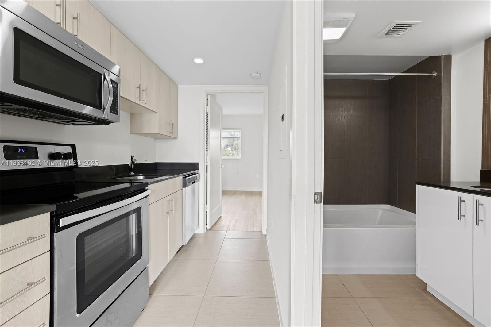 910 West Ave 0308