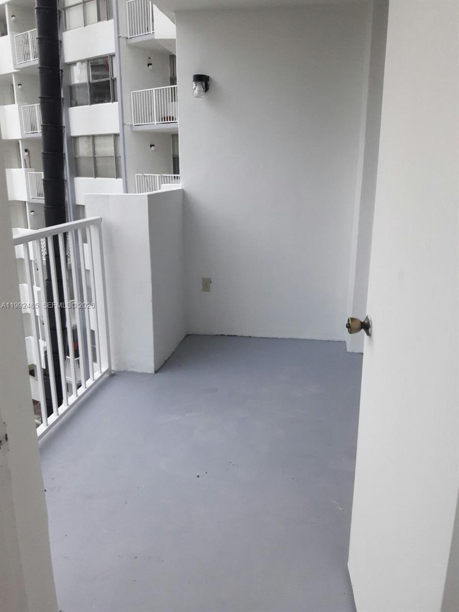 1200 NE Miami Gardens Dr 504W