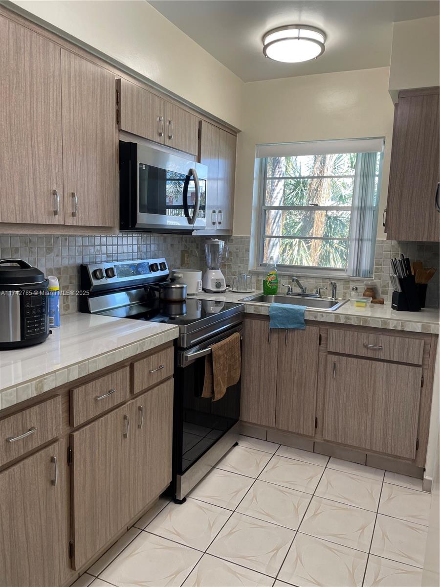 ELDORADO PLAZA EAST CONDO - Residential