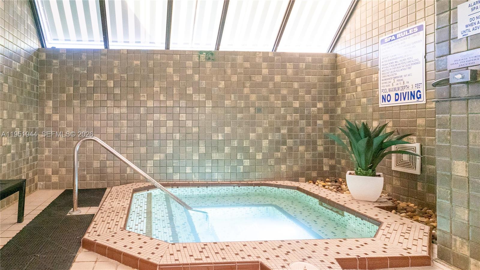 THE TOWERS OF QUAYSIDE CO - Residential