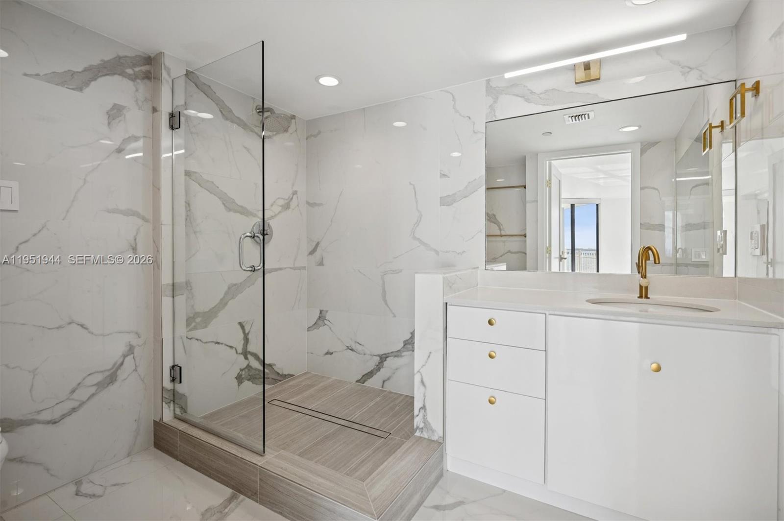 THE TOWERS OF QUAYSIDE CO - Residential