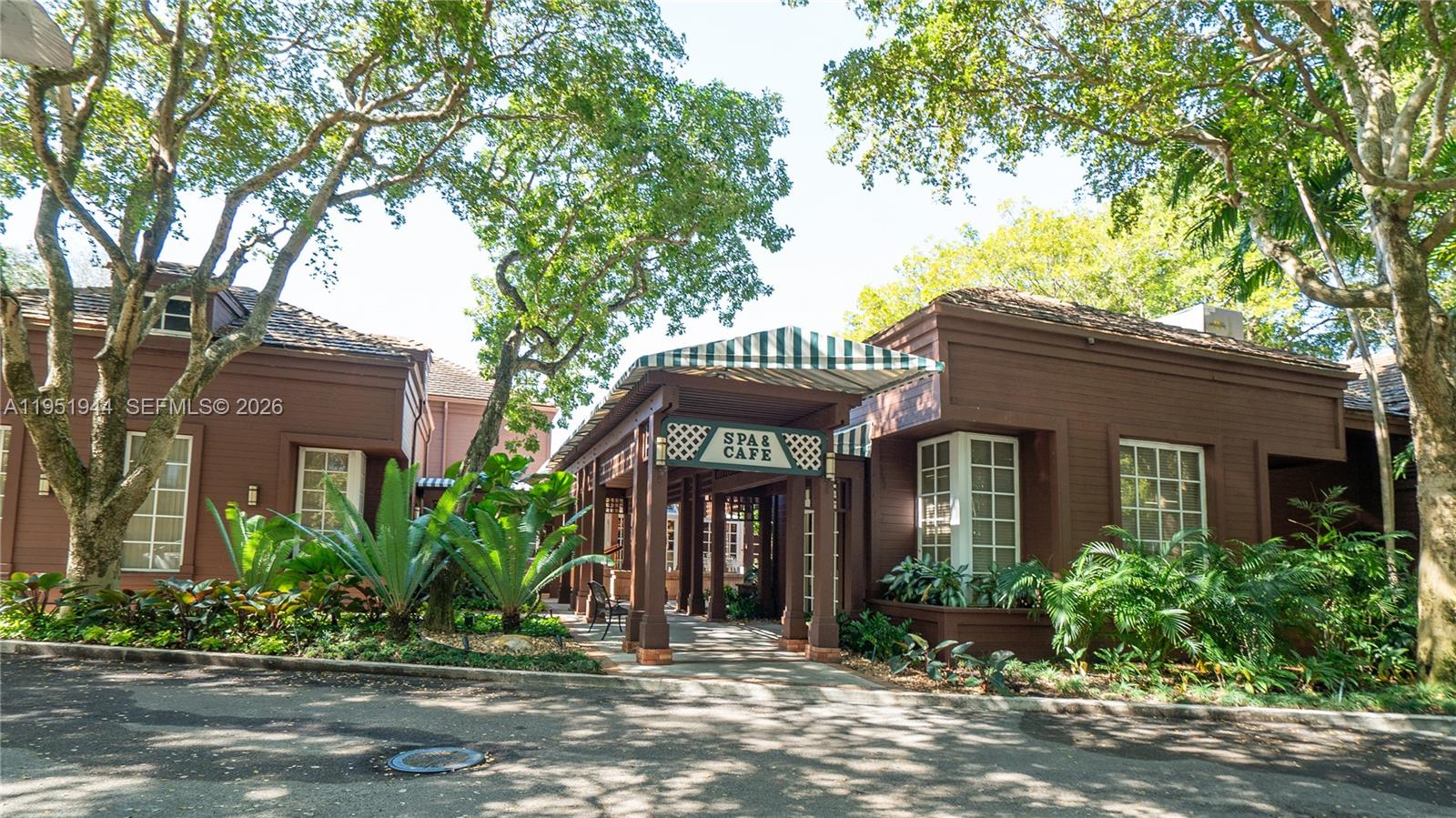 THE TOWERS OF QUAYSIDE CO - Residential