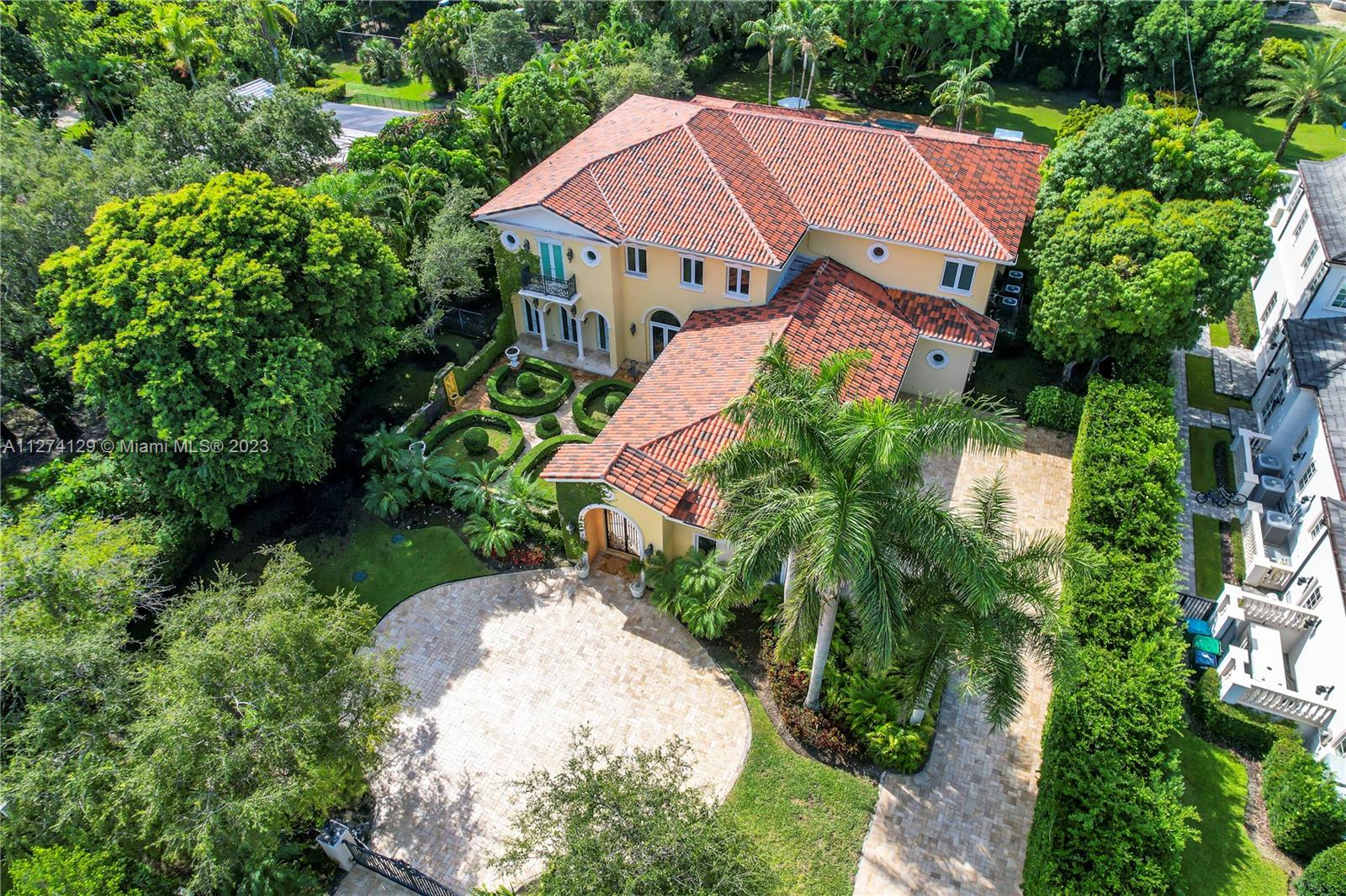 Property for Sale at 6500 Sw 94th St St, Pinecrest, Miami-Dade County, Florida - Bedrooms: 8 
Bathrooms: 9.5  - $7,850,000