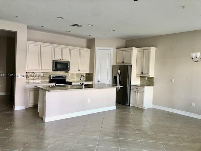 PEMBROKE LAKES SOUTH - Residential Lease