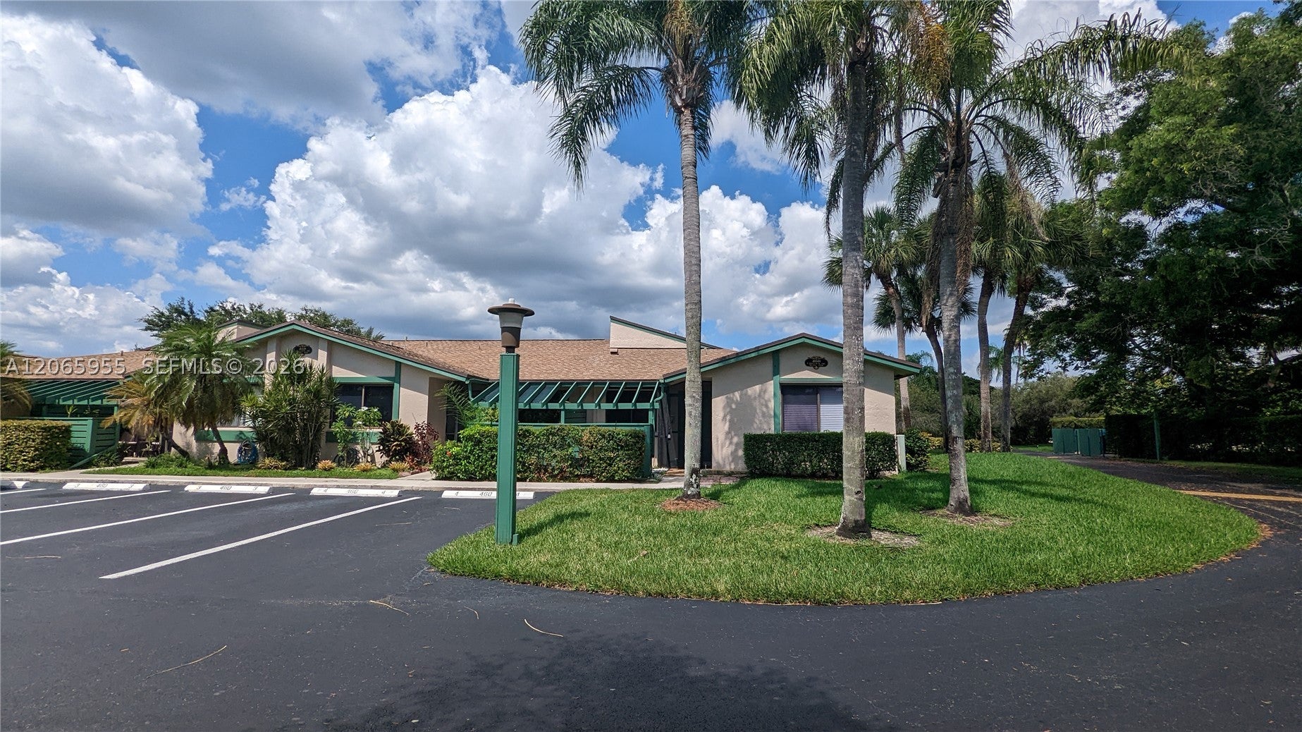 460 Lakeview Dr 4, Weston FL 33326