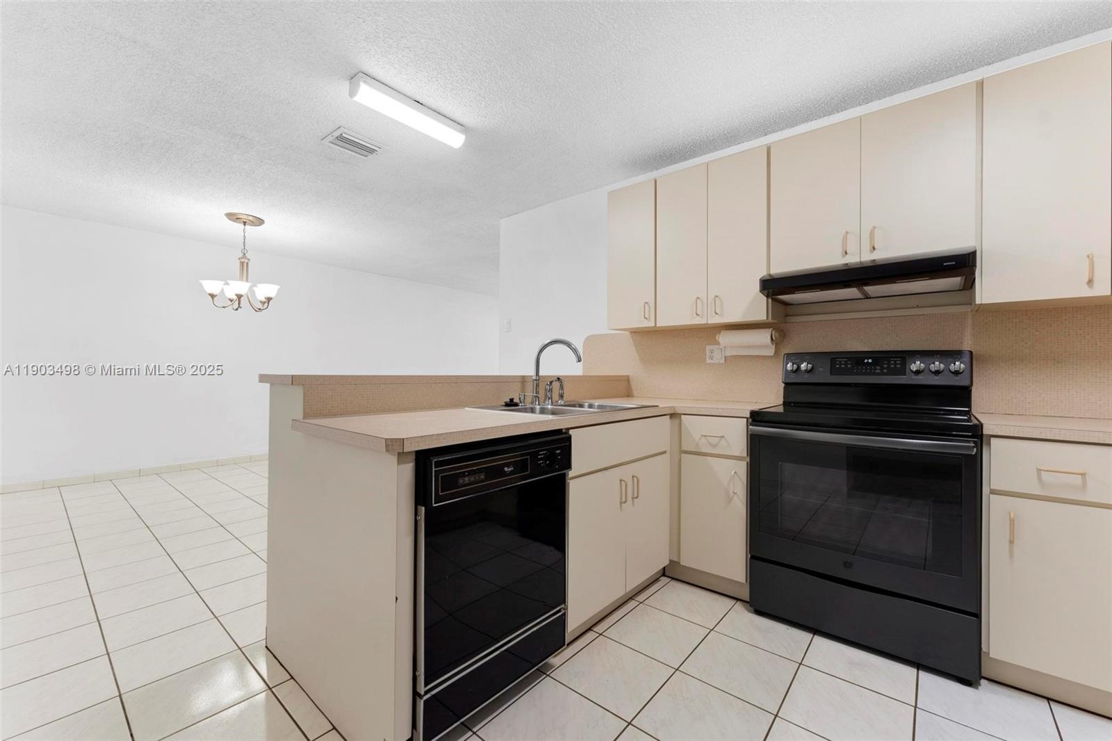 MIAMI GARDENS MANOR SEC 3 - Residential