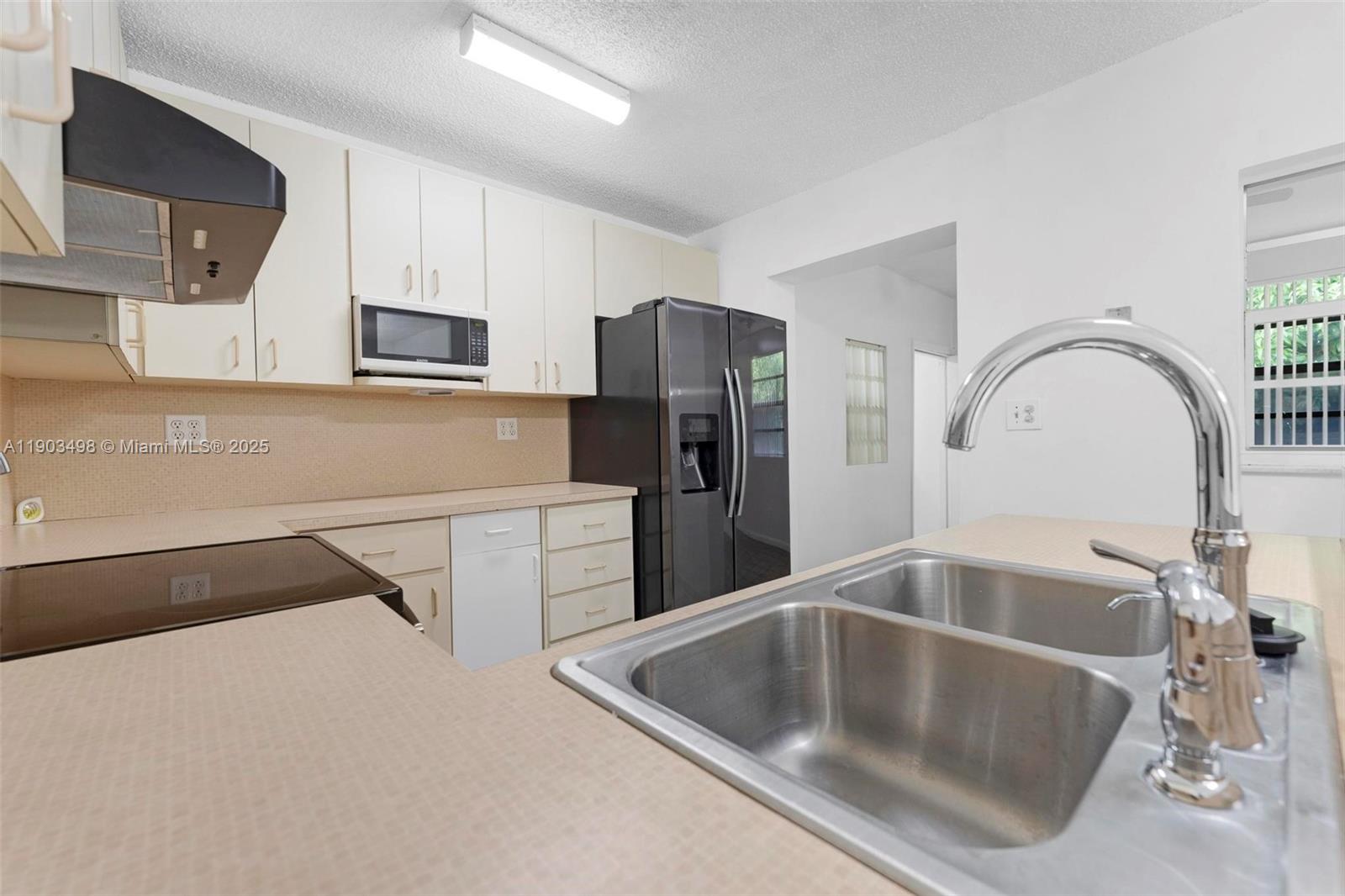 MIAMI GARDENS MANOR SEC 3 - Residential