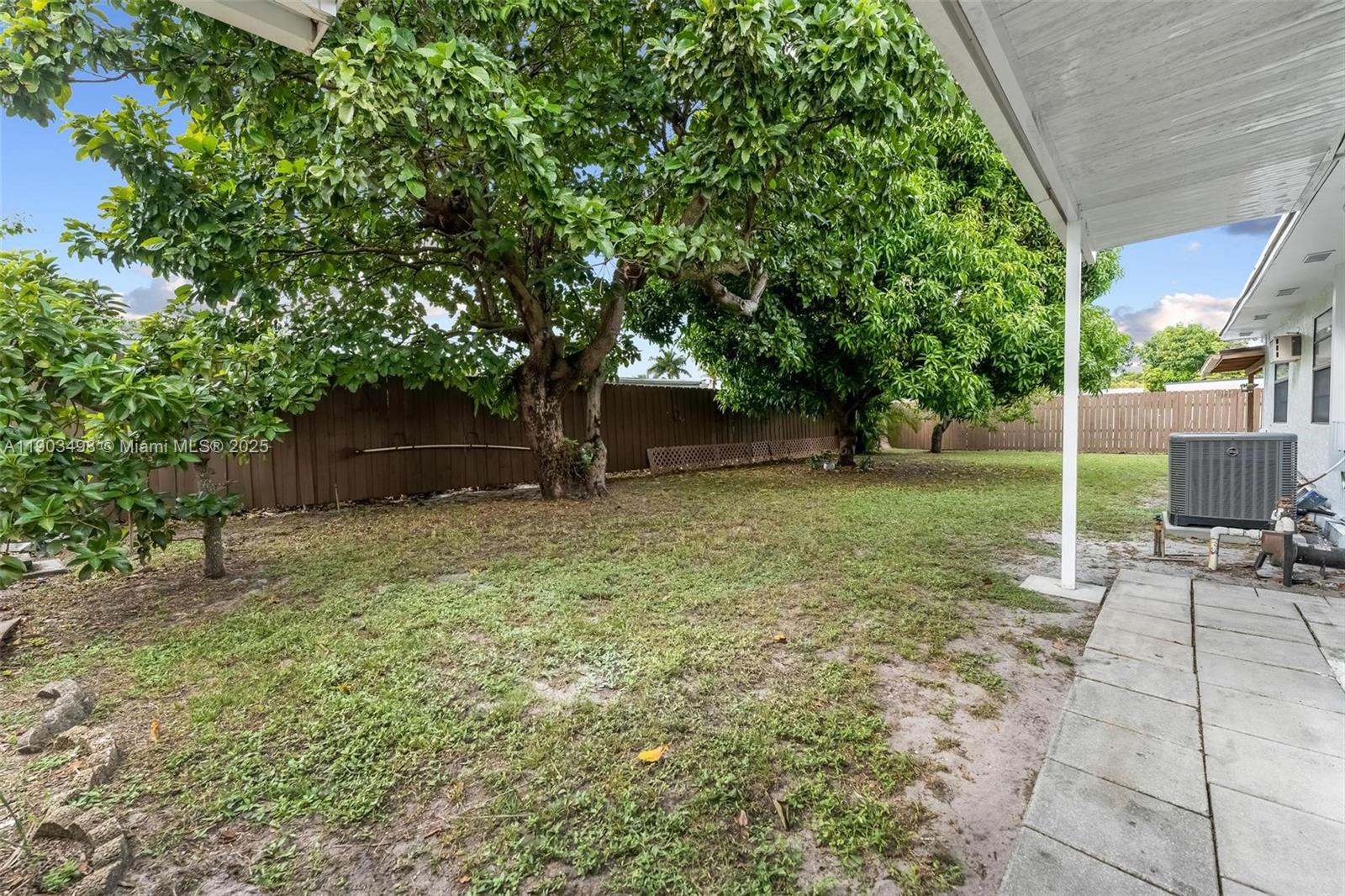 MIAMI GARDENS MANOR SEC 3 - Residential