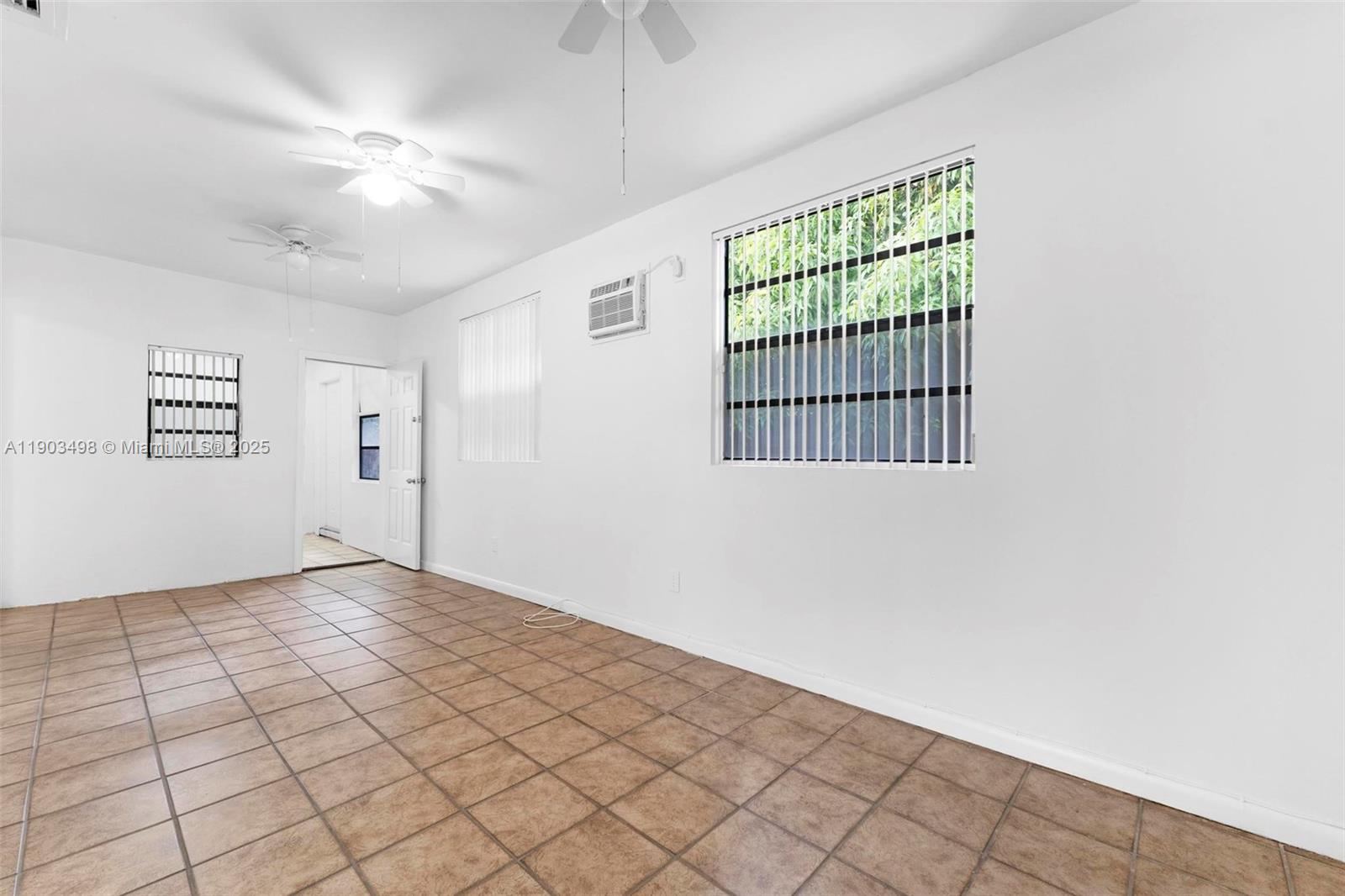 MIAMI GARDENS MANOR SEC 3 - Residential