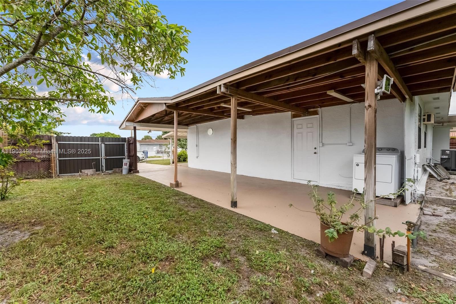 MIAMI GARDENS MANOR SEC 3 - Residential