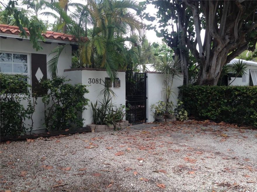 REDUCED TO RENT!!!! BEAUTIFUL FURNISHED 2/1 IN THE HEART OF THE MAGIC COCONUT GROVE!! WALK TO COCOWALK, RESTAURANTS, BARS AND SHOPS!! NEW ROOF AND WINDOWS!! ENJOY THE COZY YARD IN THIS PERFECT LOCATED DUPLEX!! WASHER AND DRYER INSTALLED. ***SHORT TERM - 6 MONTH LEASE MAX*** EASY TO SHOW!!