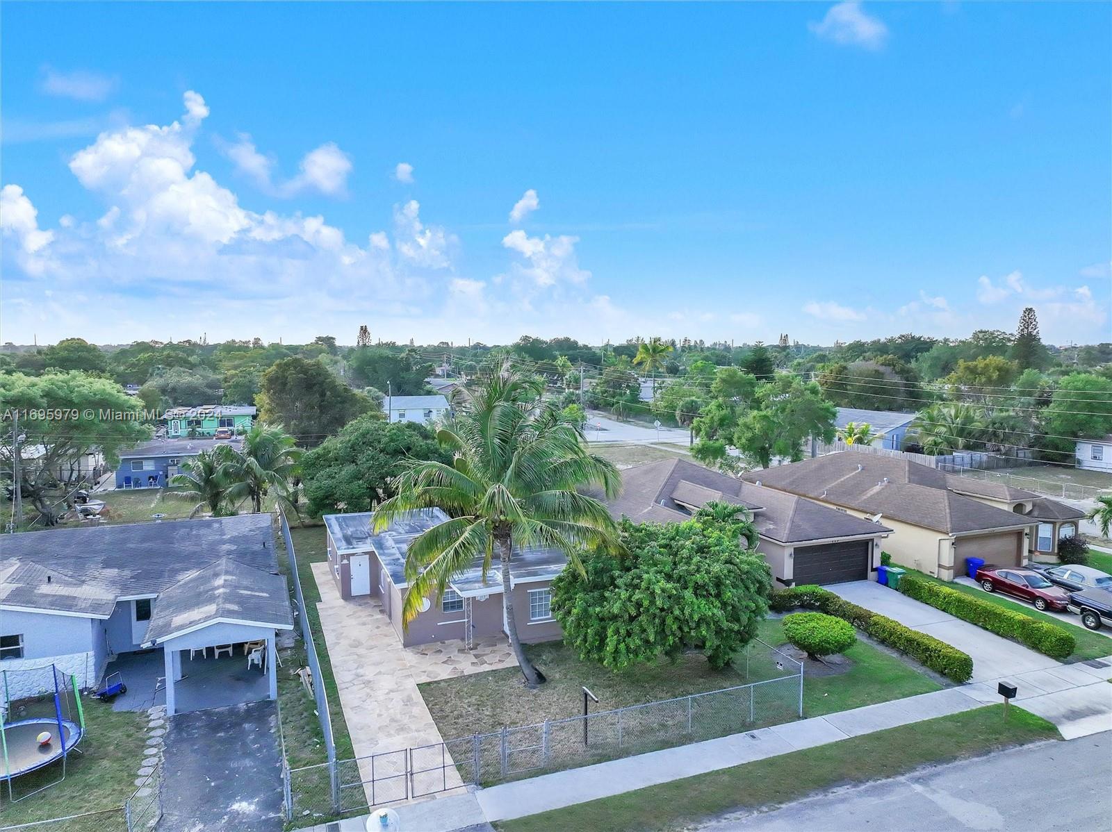 115 NW 28th Ave 1