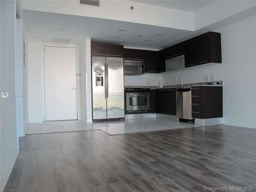 Great location in the heart of Brickell One bedroom/ One bath Condo city views. Modern Kitchen with granite counter top, stainless steel appliances. Building offers full amenities gym, theater, business center, pool, jacuzzi. Walking distance from Mary Brickell Village Shops, Brickell City Centre and Restaurants. Minutes from downtown, I-95, South Beach and blocks from AAA, Performing Arts Center. Easy to show!