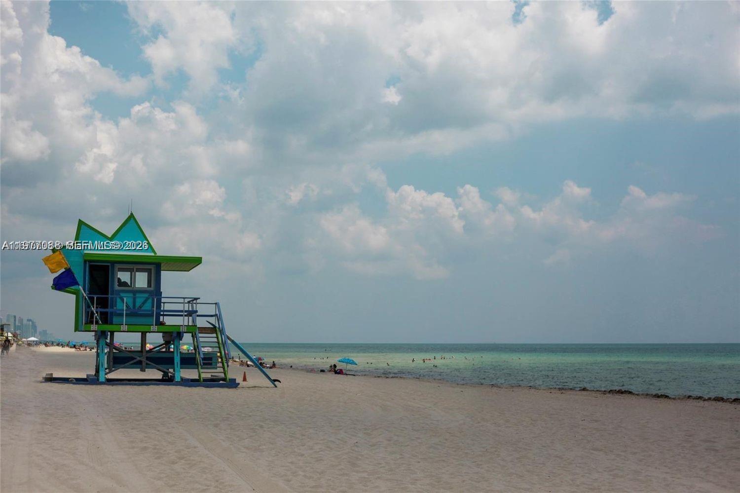 8000 CONDO - Residential