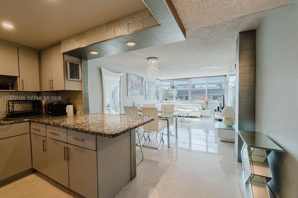 8000 CONDO - Residential