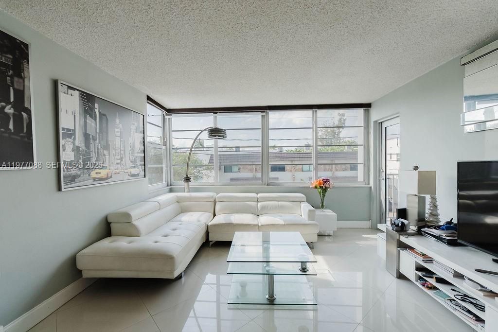 8000 CONDO - Residential