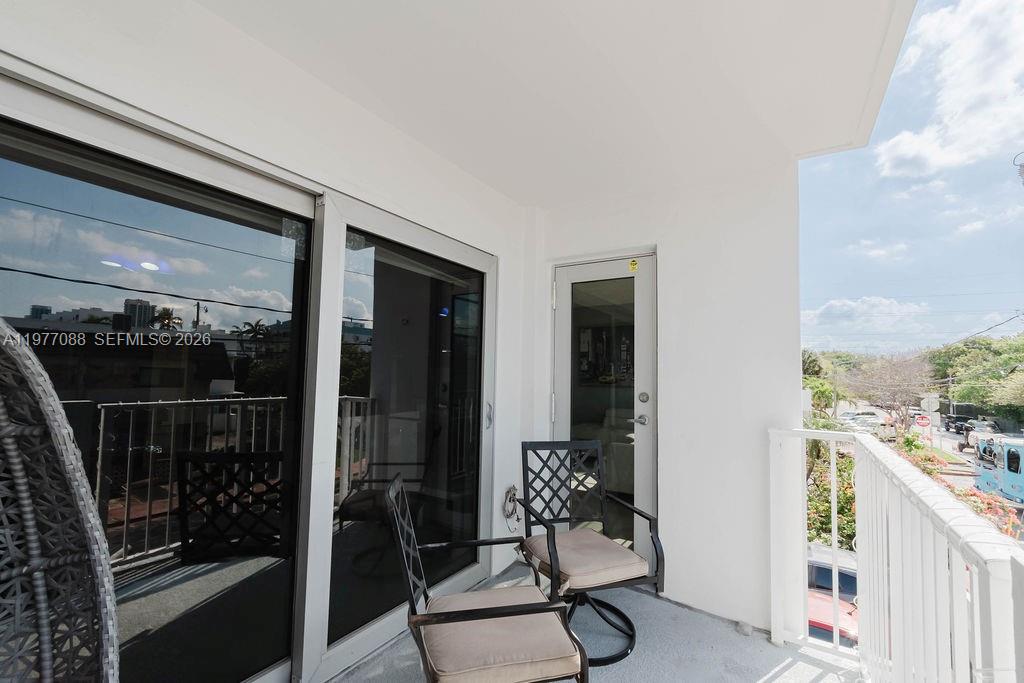 8000 CONDO - Residential