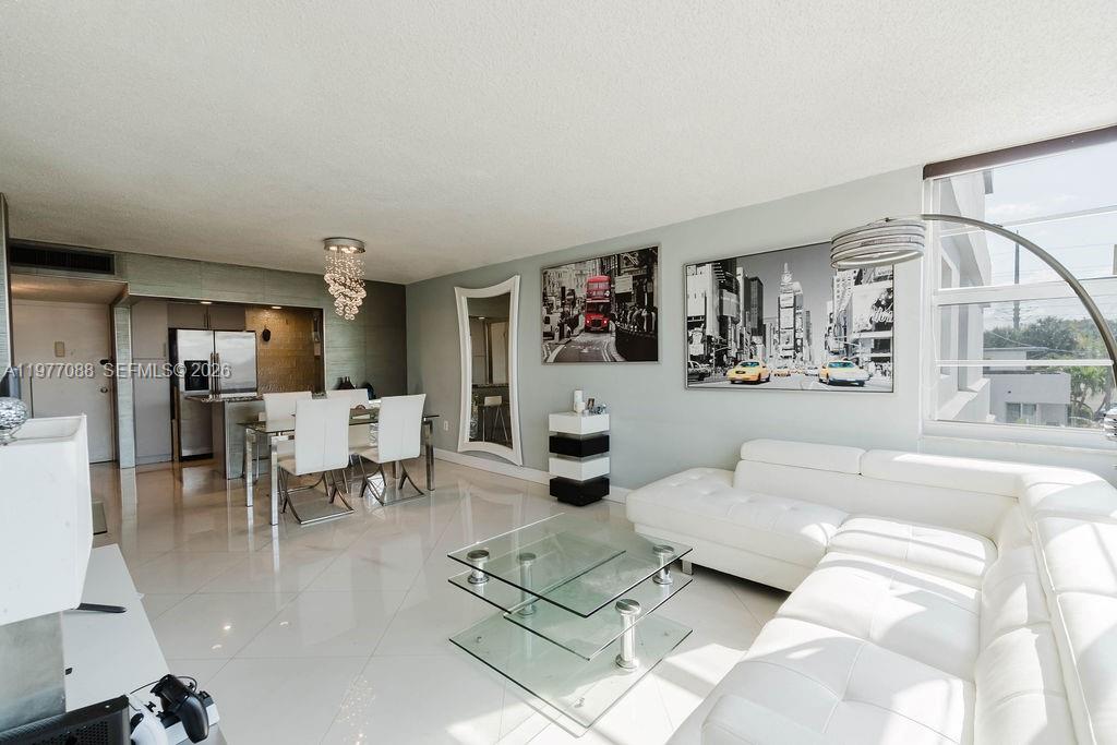 8000 CONDO - Residential