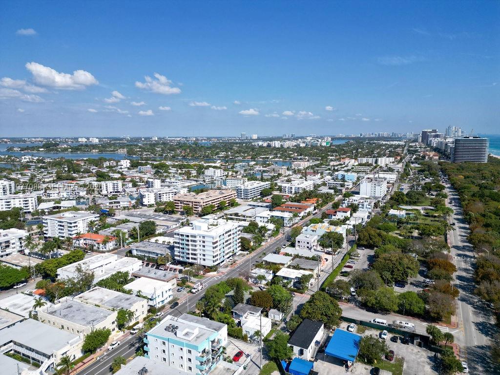 8000 CONDO - Residential