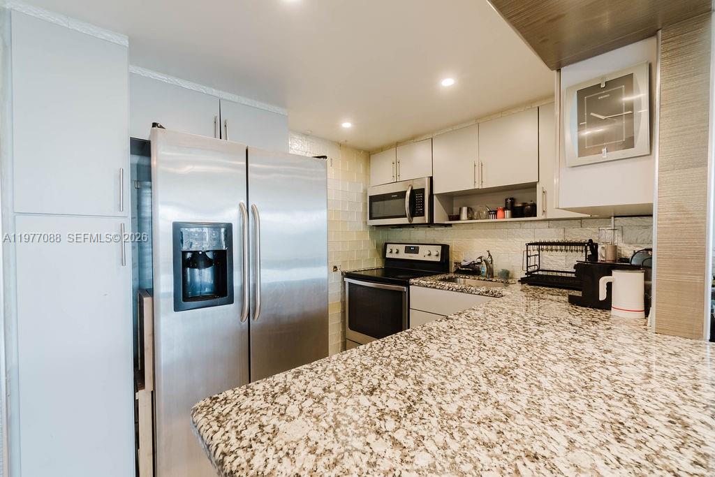 8000 CONDO - Residential